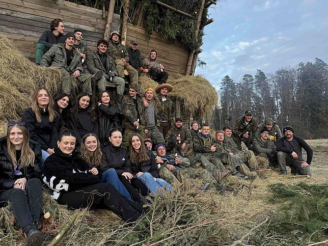 Bild 9: 30 Funkenbuben entfachen 17 Meter hohen Funken in Immenstaad – Ein beeindruckendes Spektakel!