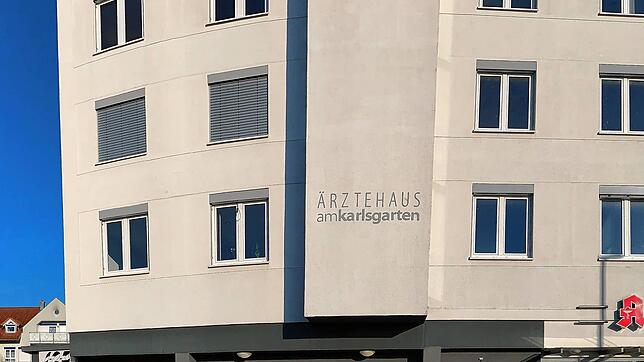 Im Ärztehaus am Karlsgarten gibt es einen bestätigten Corona-Fall. Für das Team ist zwar Quarantäne angesagt, aber gemeinsam mit dem ...