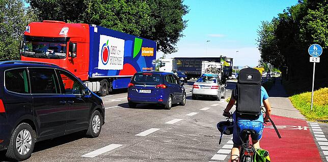 Das Verkehrsaufkommen bei Sparbruck am 9. Juli 2020 um 17.19 Uhr.