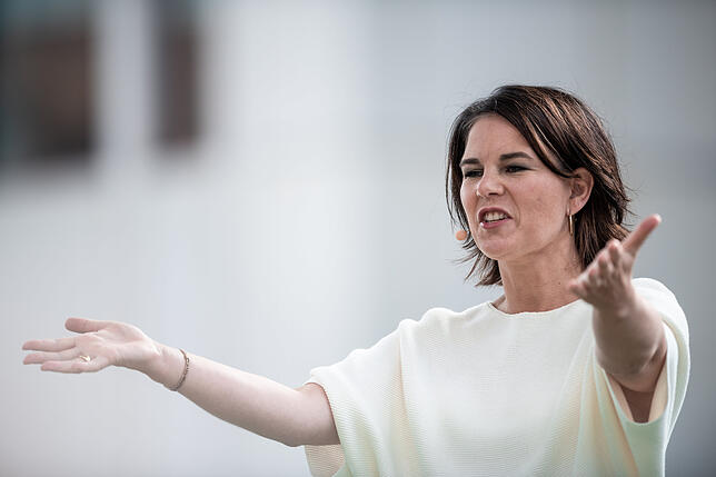 Grünen-Kanzlerkandidatin Annalena Baerbock im Wahlkampf: Der Kampf um Geschlechtergerechtigkeit passt nicht zur Weltuntergangsrhetorik.