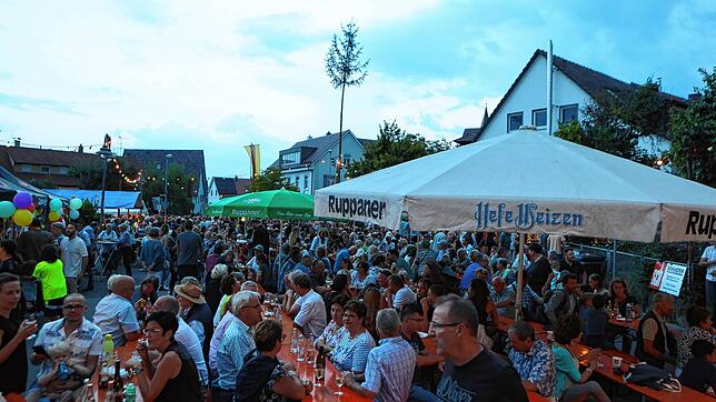 Bild 10: Dingelsdorf feiert wieder! Auf dem Dorfplatz findet das Herbstfest statt