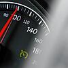 Innerorts ist in Frankreich maximal Tempo 50 erlaubt, außerorts  dürfen Fahrzeugführer nur mit maximal 80 Stundenkilometern unterwegs ...