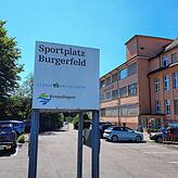 Der Parkplatz vor dem Sportplatz Burgerfeld, genannt „Roter Platz“, in Kreuzlingen. Hier verstarb am Wochenende ein junger ...