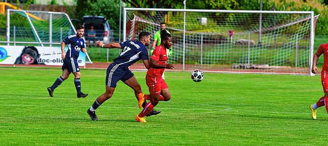 Bild 4: SV Jestetten müht sich zu einem 2:0 gegen Aufsteiger SV Blau-Weiß Murg &ndash; und wir haben Bilder!