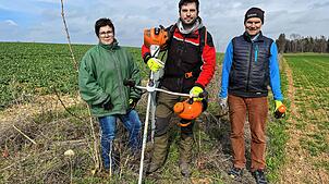 Corina Thoma, Tristan Dellers und Alexander Färber kümmern sich um den Lebensraum verschiedenster Tierarten. Foto: Lina Boegel
