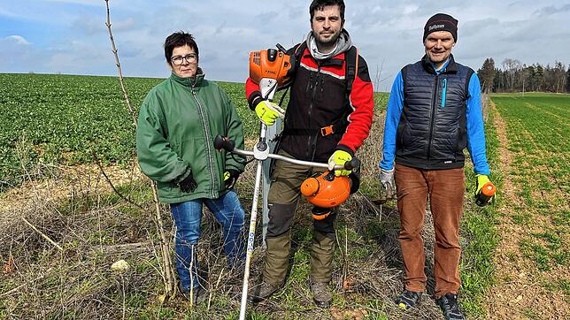 Corina Thoma, Tristan Dellers und Alexander Färber kümmern sich um den Lebensraum verschiedenster Tierarten. Foto: Lina Boegel