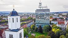 Unsere Luftaufnahme zeigt das ehemalige Fernmeldeamt von Konstanz, das auch als Telekom-Hochhaus bezeichnet wird. (Archivbild von ...