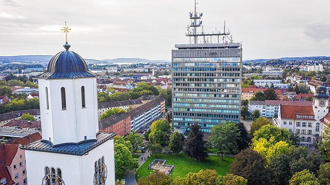 Unsere Luftaufnahme zeigt das ehemalige Fernmeldeamt von Konstanz, das auch als Telekom-Hochhaus bezeichnet wird. (Archivbild von ...