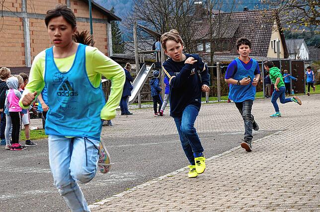 Für den guten Zweck strengen sich die Kinder besonders an. Bild: Constanze Wyneken