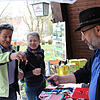 Auch regionale Produkte werden beim Osterbasar in Achdorf angeboten. Bild: Reiner Baltzer