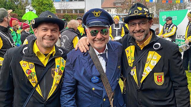 Freien sich auf das Narrentreffen (von links) Markus Germann, Gwaag-Vorsitzender, Rainer Stoll (Bürgermeister) und Vorsitzender Tobias ...