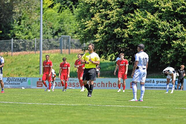 Bild 6: SC Freiburg II gewinnt Test beim FC Erzingen gegen den FC Zürich II mit 6:3 – wir haben Fotos!