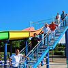 Die Verantwortlichen der Stadtverwaltung haben am Donnerstagabend die neuen Regeln im Wehrer Freibad begutachtet (von links): die ...