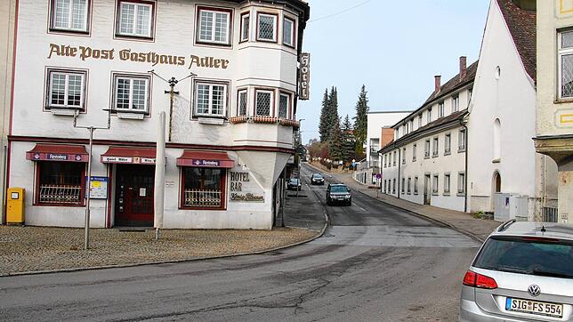 Im April 2022 wird mit der Sanierung der Ziegelbühlstraße an deren Einmündungsbereich in den Adlerplatz begonnen. Insgesamt werden die ...