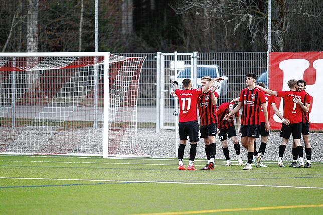 Bild 16: Der FC Gutmadingen sammelt wichtige Punkte gegen den FC Königsfeld – wir haben Bilder von der Partie
