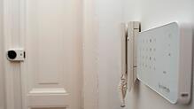 Per Keypad und Smarthome gesteuert: Alarmanlagen können den mechanischen Einbruchsschutz sinnvoll ergänzen.