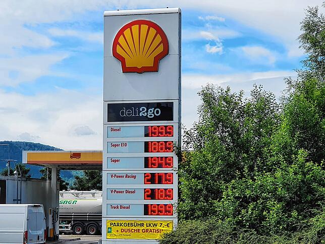 Die Shell-Tankstelle in Dogern am Mittwoch, 8. Juni, gegen 11.30 Uhr: Das Preisniveau liegt in etwa auf dem Niveau der Vorwoche.