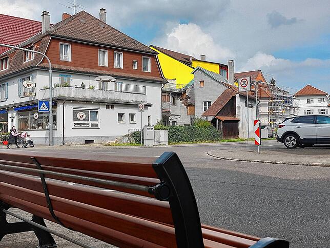 Von dieser Bank aus soll der Angeklagte seine brennende Wohnung beobachtet haben. Erst als ihn ein Bekannter ansprach, habe er die ...