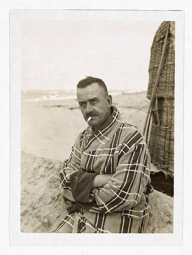 Thomas Mann im Bademantel am Strand: So manche seiner Bemerkungen vermögen noch heute zu verstören.