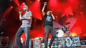 Die Sportfreunde Stiller, hier bei einem Auftritt am Hohentwiel-Festival 2024. Im Sommer 2026 spielen sie in Markdorf.