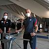 Inhaber Ahmad Alsaghrji und Alexandra Thomas freuen sich darüber, dass wieder Betrieb im Donaueschinger Clever fit-Studio an der ...
