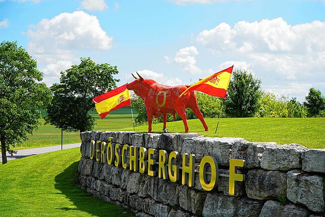 Der rote Stier ist in den vergangenen Wochen Symbol für den Aufenthalt der Spanier in Donaueschingen. Er befindet sich jetzt allerdings ...