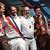Bockgewinner Oliver Novak (Zweiter von links) freut sich gemeinsam mit Altgeselle Mario Schleith, Bockgötti Markus Roth und Zunftmeister ...