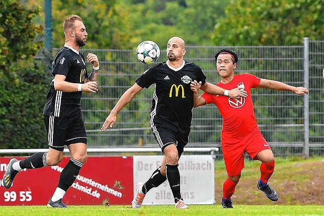 Bild 13: FC Wallbach setzt sich knapp mit 2:1 gegen den FC Tiengen 08 durch &ndash; und wir haben Bilder