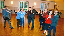 Paare der Tango-Argentino-Abteilung des Tanzsportclubs Blau Weiß Waldshut-Tiengen im Tanzsaal im Kornhaus Waldshut.
