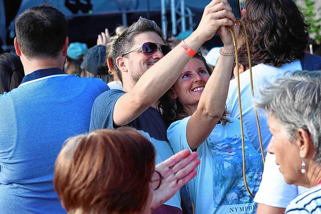 Bild 1: Sophia begeistert 1500 Fans im Uferpark