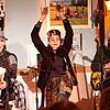 Das Musik-Trio &bdquo;Vicki Kristina Barcelona&ldquo; (von links Rachelle Garniez, Amanda Homi, Terry Radigan) trat im Cafe Moccafloor auf.