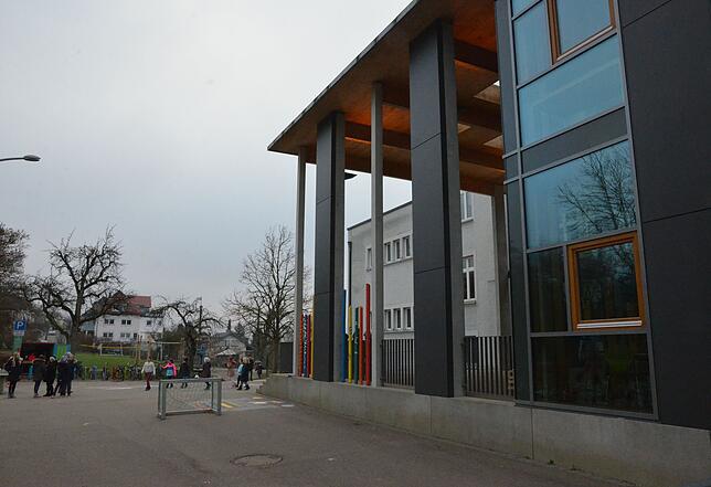 Der Mensa-Anbau stellte vor einigen Jahren die jüngste Erweiterung der Jakob-Gretser-Schule dar. Nun platzt sie wieder aus allen Nähten ...