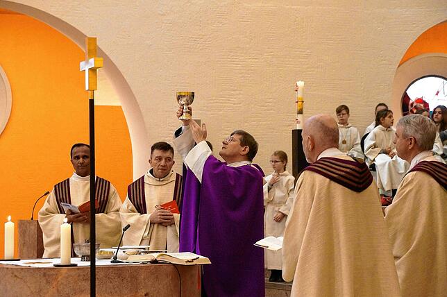 Bild 23: Die schönsten Bilder der Feier der Altarweihe in der Kirche St. Oswald in Stockach (Teil 2)