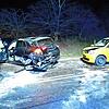 Links ein Mercedes, rechts ein Kleinwagen: Die beiden Fahrzeuge sind nach einem Zusammenprall auf der Steige nur noch Schrott.