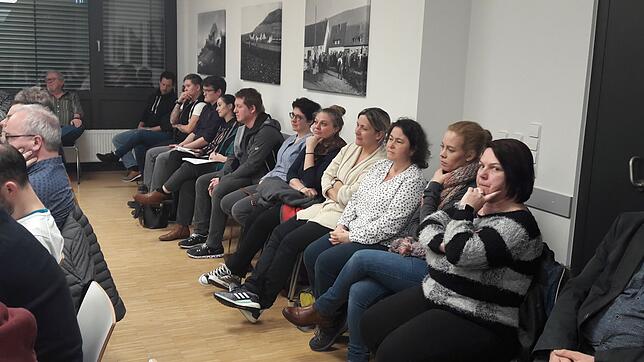Groß ist das Interesse, als es im Haupt- und Finanzausschuss um die Medienausstattung der Realschule geht. Zahlreiche Pädagoginnen und ...