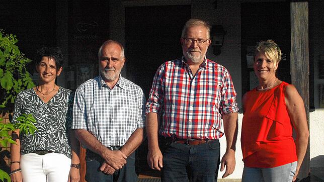 Verabschiedet aus dem Ibacher Gemeinderat wurden (von links) Evi Fritz, Edgar Blasi (Ehrung für 20 Jahre im Gemeinderat) , Michael Maier ...