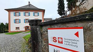 Die Sozialstation Heilig Geist hat ihren Sitz im ehemaligen Pfarrhaus von Hochsal. Von hier aus betreuen die Kräfte Bedürftige in den ...