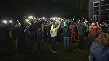 Die Schüler des Theodor-Heuss-Gymnasiums Schopfheim haben mit Lichtern ein Zeichen für den Frieden gesetzt. Sichtbar wird die Aktion im ...