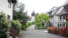 So sieht die Amalienstraße in Allmannsdorf heute aus. Das Gebäude links soll abgerissen und das Grünland dahinter erschlossen werden.