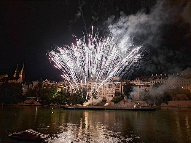 Bild 13: Basel lässt es krachen! Die schönsten Bilder des Feuerwerks am Rhein