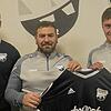 Verlängerung: Alexander Rebis (links), Sportausschussvorsitzender des FC Wehr, freut sich über die frühzeitige Einigung zur weiteren ...