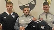 Verlängerung: Alexander Rebis (links), Sportausschussvorsitzender des FC Wehr, freut sich über die frühzeitige Einigung zur weiteren ...