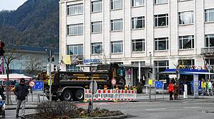 Sicherheit spielte bei der Fasnacht 2025 in Singen eine große Rolle – die Zufahrt zum Rathausplatz war am Schmutzigen Dunschtig zum ...