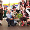 Gruppenbild mit Bock: Joachim Ebi gewinnt Chilbi-Bock Florian, den Zunftübergreifenden mit Losnummer 523.