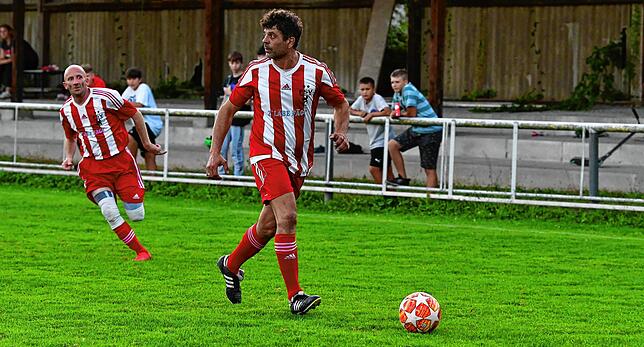 Bild 27: Zwölf Tore fallen beim Derby der Legenden in Rheinfelden &ndash; und wir haben die Bilder!