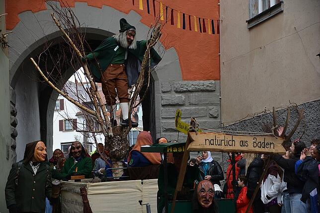 Bild 6: Meersburg im Fasnetsfieber: 1.800 Hästräger ziehen durch die Altstadt – Bilder!