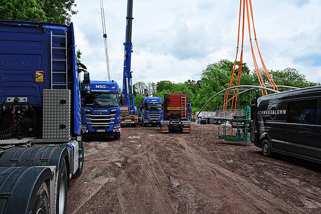 Bild 6: Brückenbau mit Nervenkitzel: Der Einbau der Neuwiesenbrücke für die Pendlerradroute P2