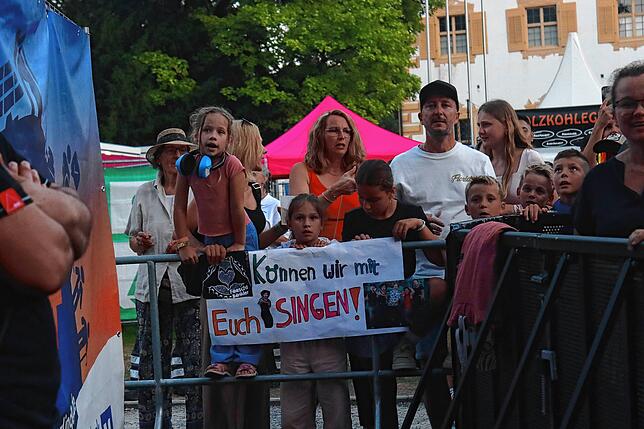 Bild 18: Bilder der großen Party mit den Fäaschtbänklern im Salemer Schlosspark