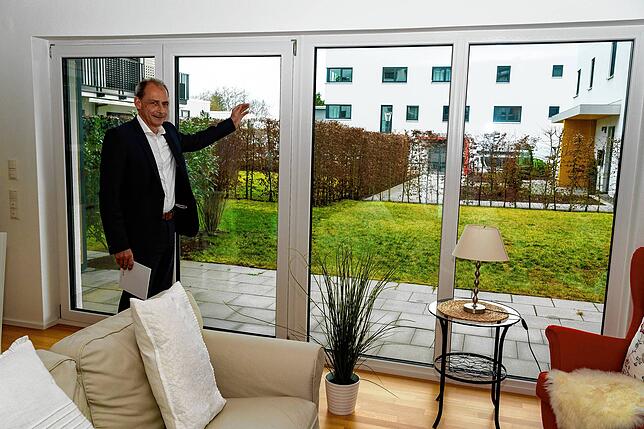Top-Bau Geschäftsführer Thomas Fichtel in einer der Musterwohnungen im Friedrichspark.