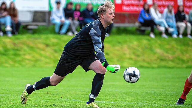 Pechvogel: Torwart Marcel Kaebel &ndash; hier ein Achivbild &ndash; vom FC Weizen ging beim 1:1 gegen die &bdquo;Zweite&ldquo; des FC ...